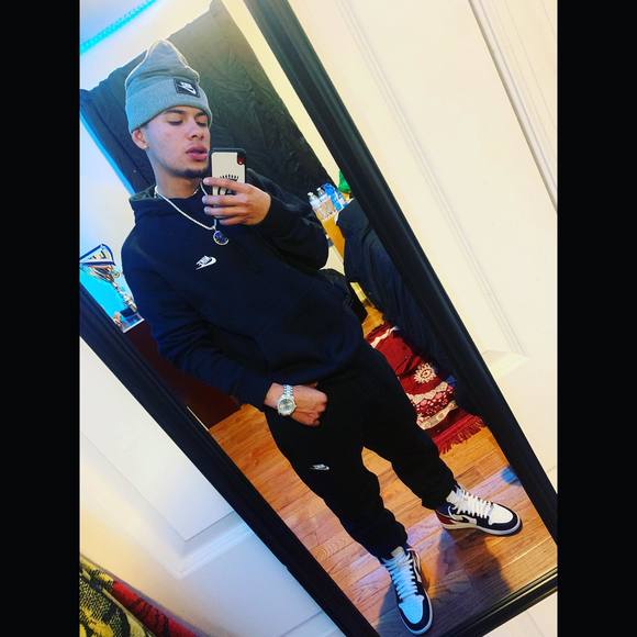 Poshmark profile picture for @luisarias